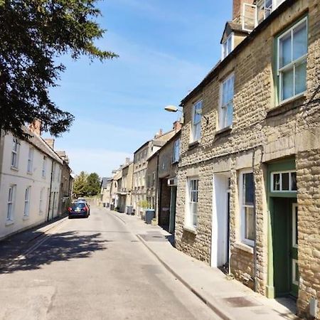 Spacious 1-Bed Apartment With Super King Or Twin In Central Charlbury, Cotswolds Extérieur photo