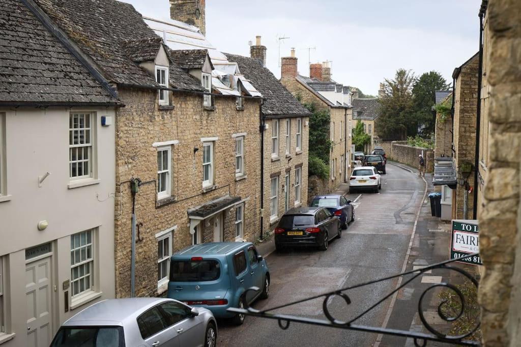 Spacious 1-Bed Apartment With Super King Or Twin In Central Charlbury, Cotswolds Extérieur photo