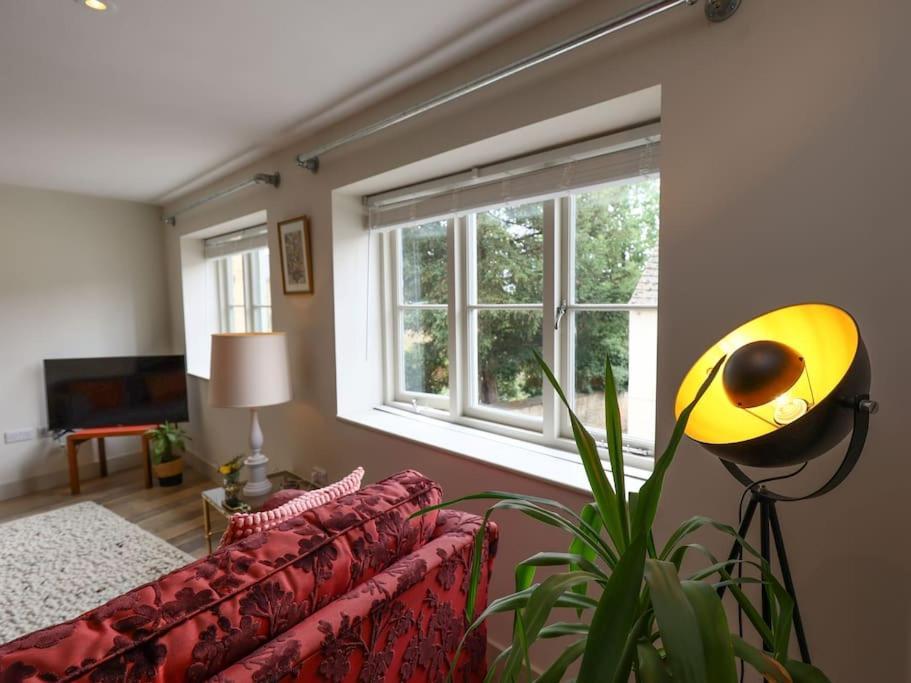 Spacious 1-Bed Apartment With Super King Or Twin In Central Charlbury, Cotswolds Extérieur photo