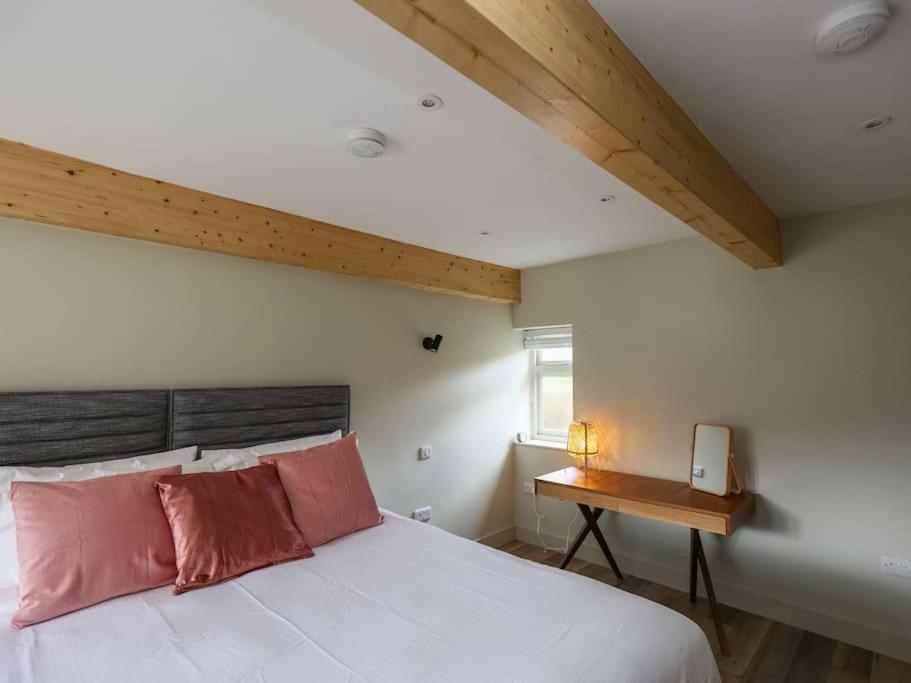 Spacious 1-Bed Apartment With Super King Or Twin In Central Charlbury, Cotswolds Extérieur photo