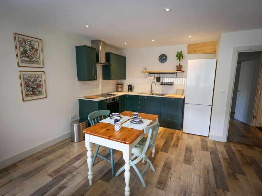 Spacious 1-Bed Apartment With Super King Or Twin In Central Charlbury, Cotswolds Extérieur photo